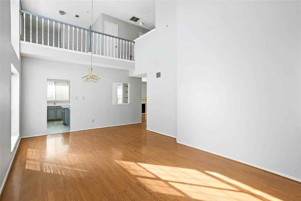 1112 Canoe Ln - Photo 5 of 25