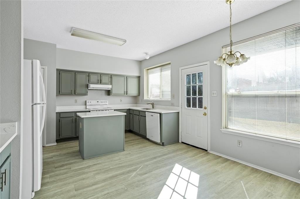 1112 Canoe Ln - Photo 6 of 25