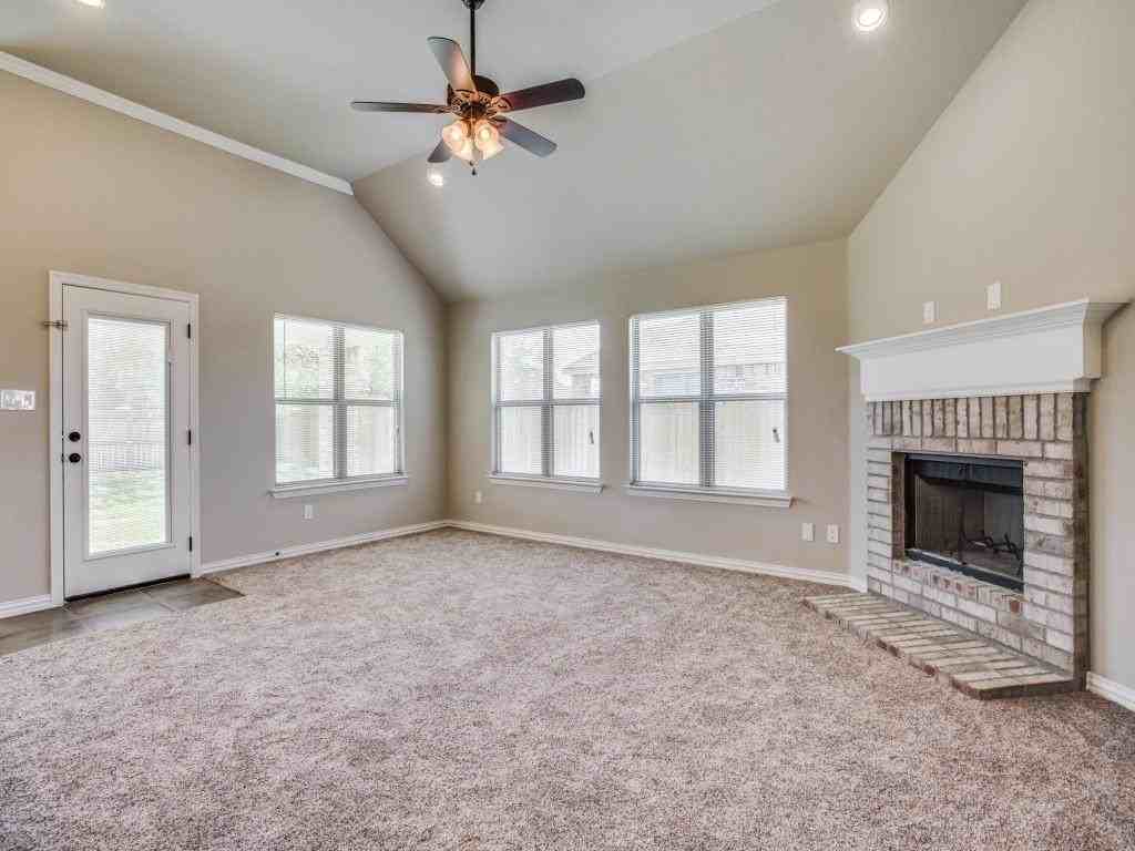 4113 Bridle Path Ln - Photo 6 of 25