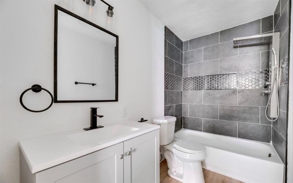 324 Lakeview Rd - Photo 3 of 6