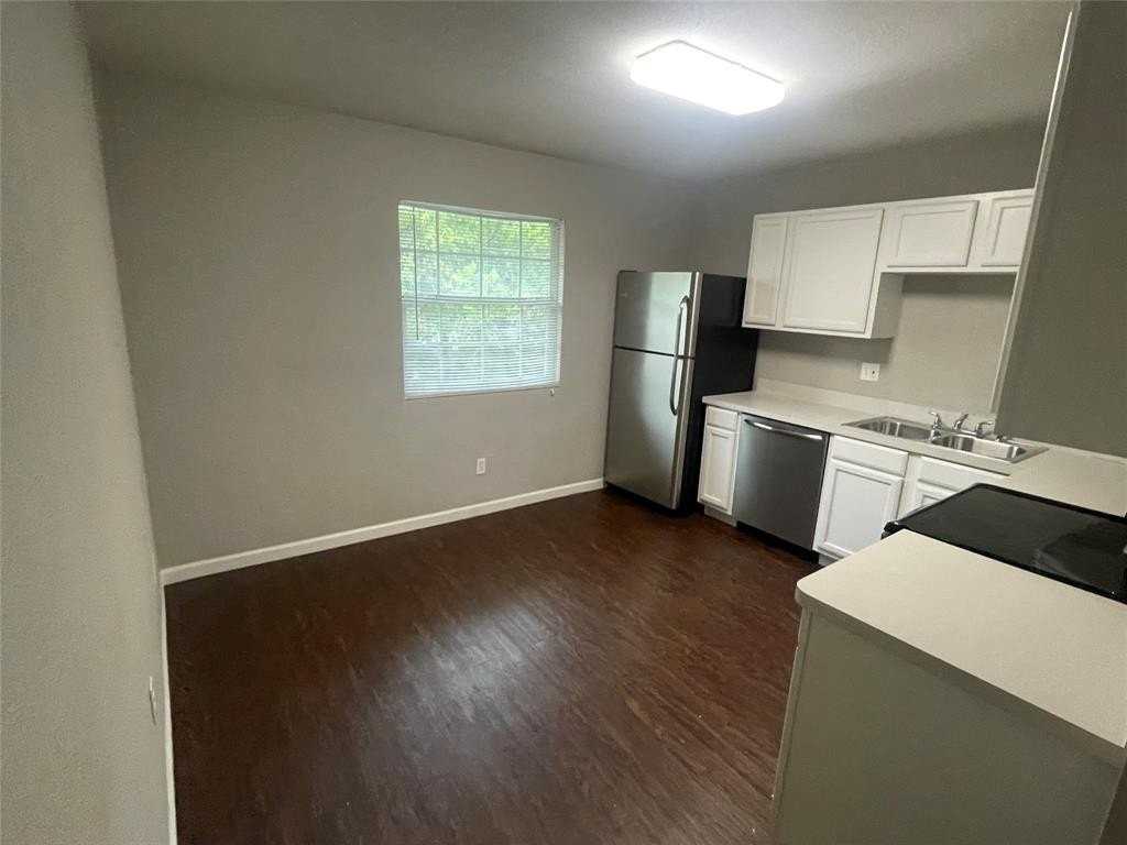 701 Elsbeth St #201 - Photo 6 of 14