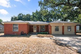 344 Bedford Ct E - Photo 1 of 1