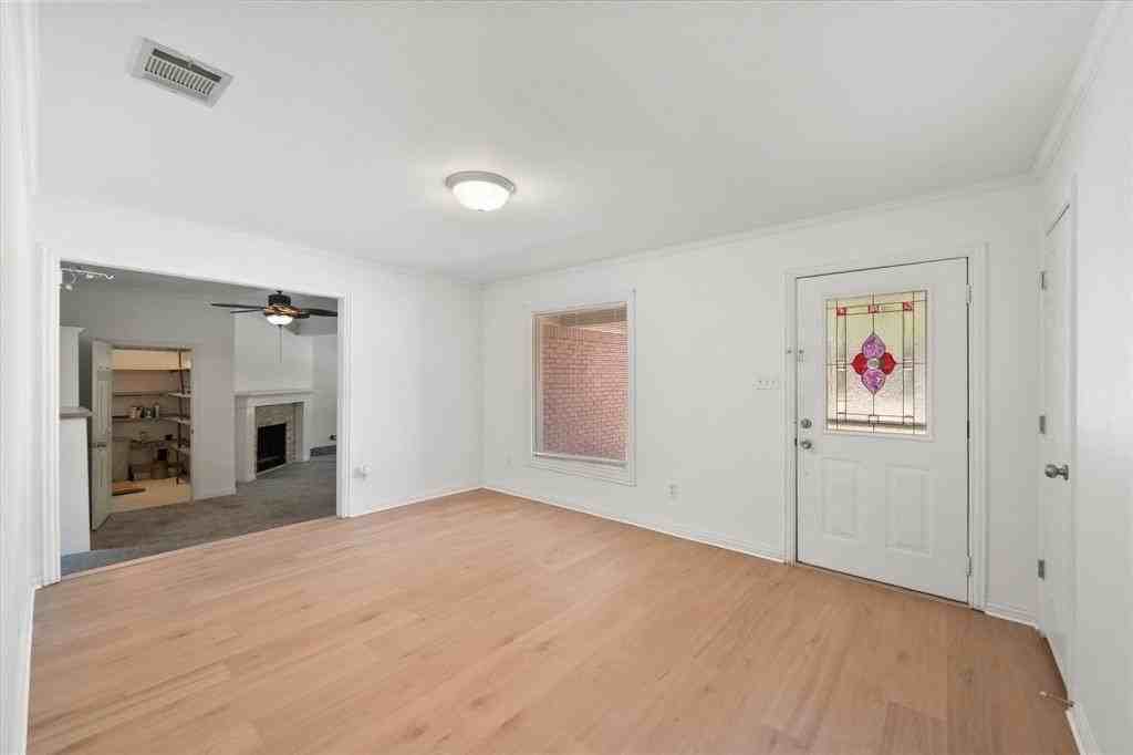 344 Bedford Ct E - Photo 3 of 31