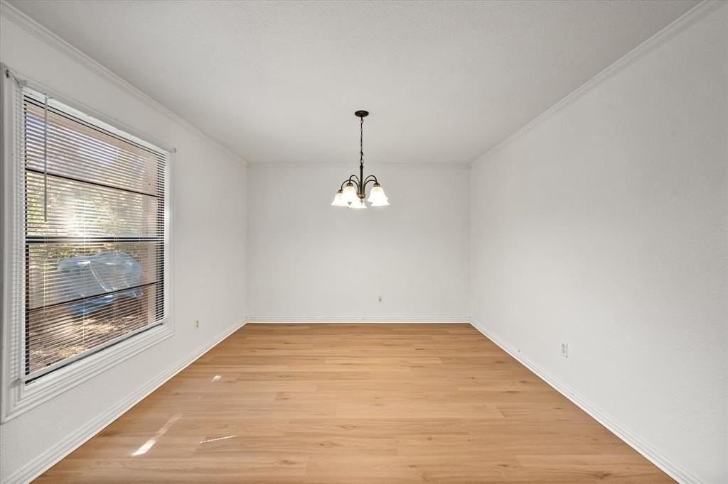 344 Bedford Ct E - Photo 6 of 31