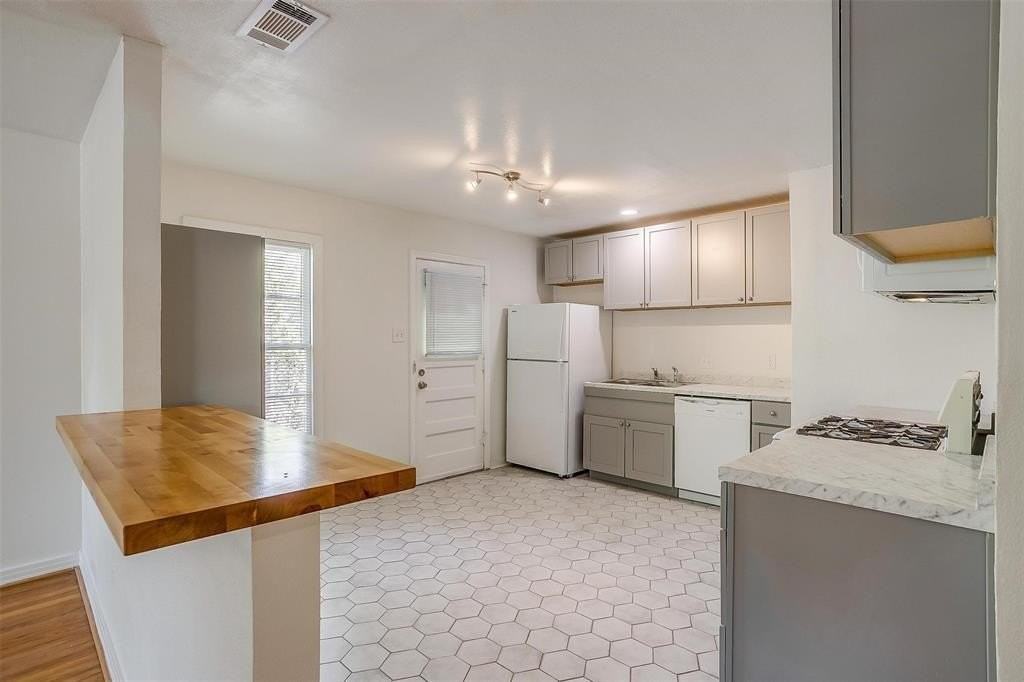 3645 Washburn Ave - Photo 3 of 19