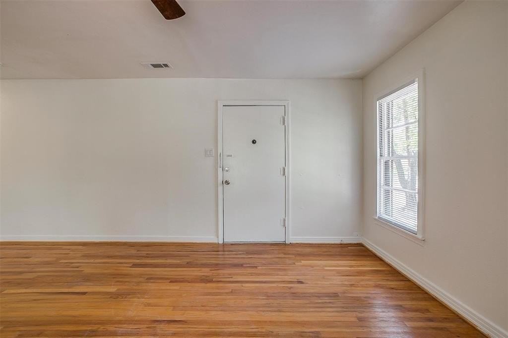 3645 Washburn Ave - Photo 5 of 19