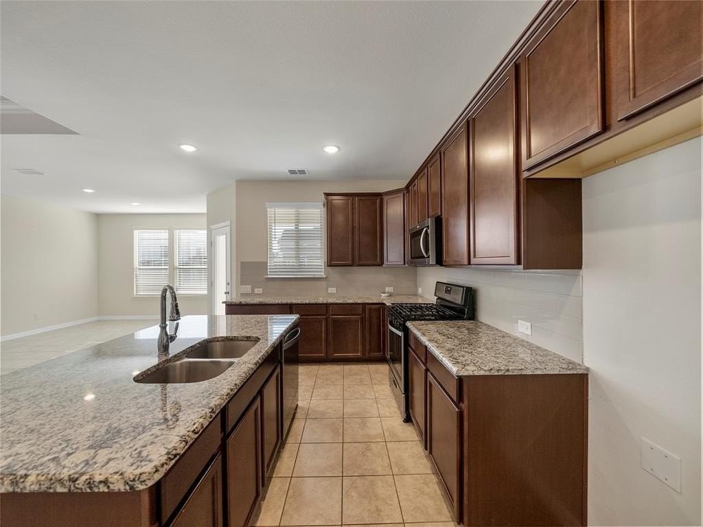 1260 Sharp St - Photo 3 of 35