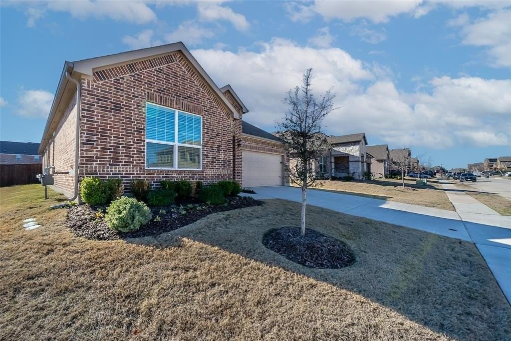 1260 Sharp St - Photo 7 of 35