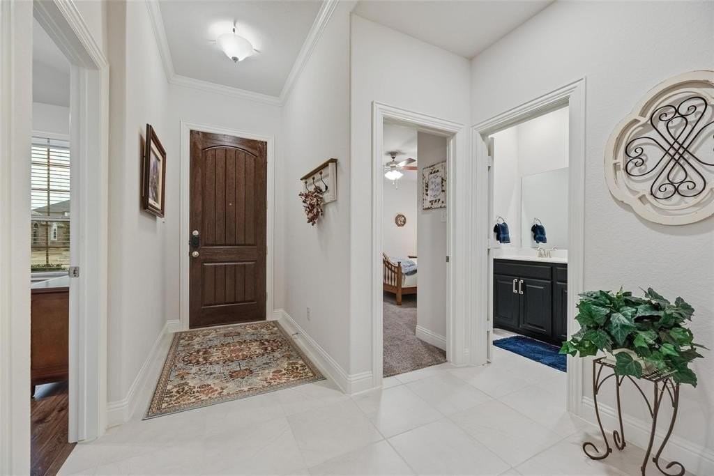 1313 Benavites Dr - Photo 5 of 25