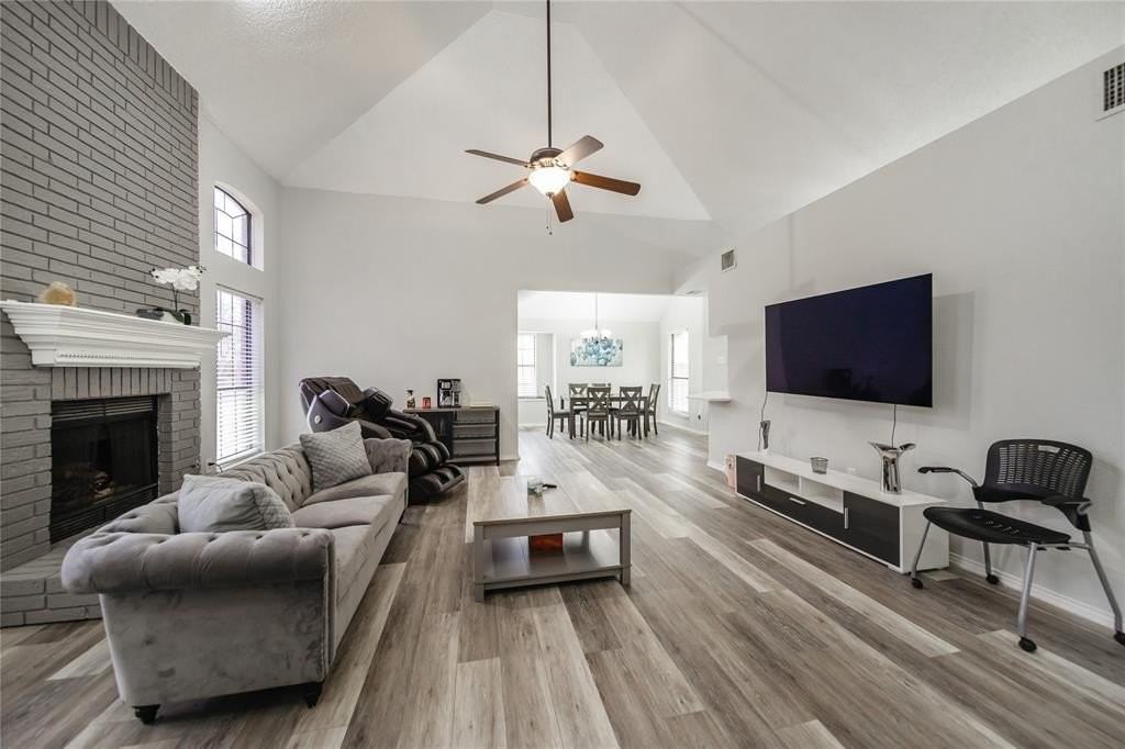 801 Fawn Valley Dr - Photo 4 of 39