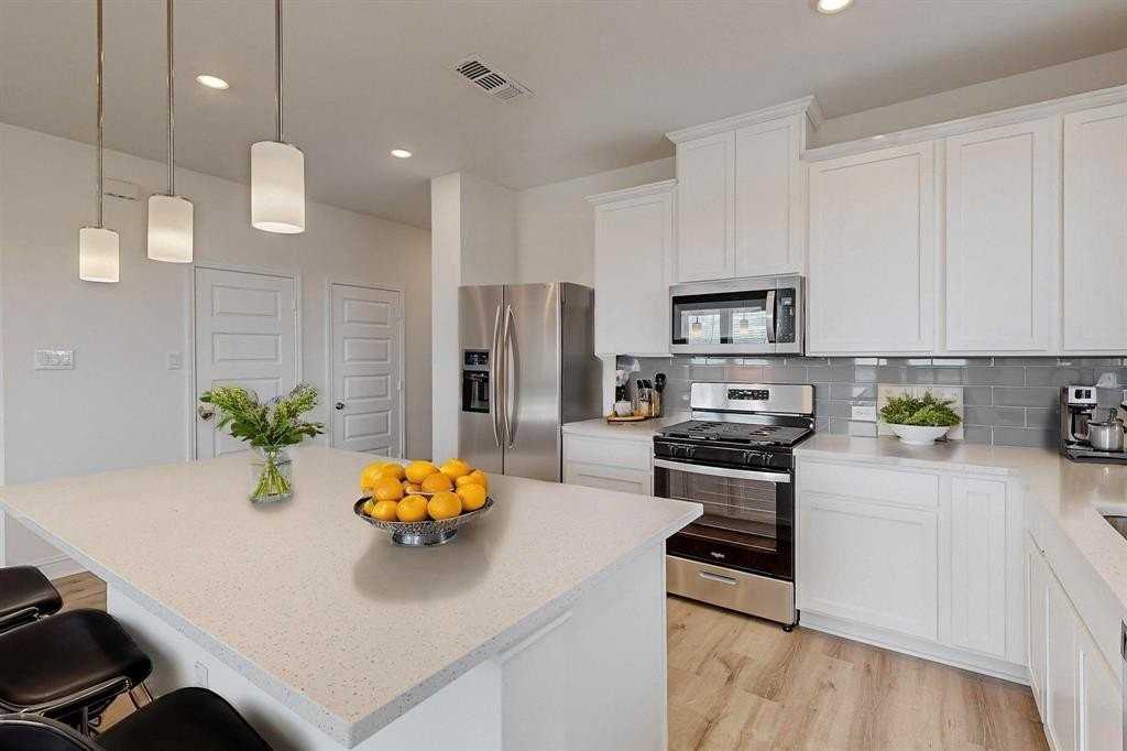 353 Princewood Dr - Photo 2 of 30