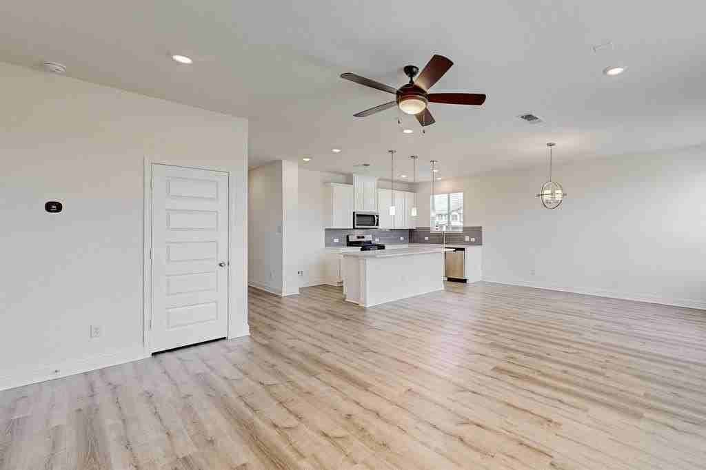 353 Princewood Dr - Photo 7 of 30