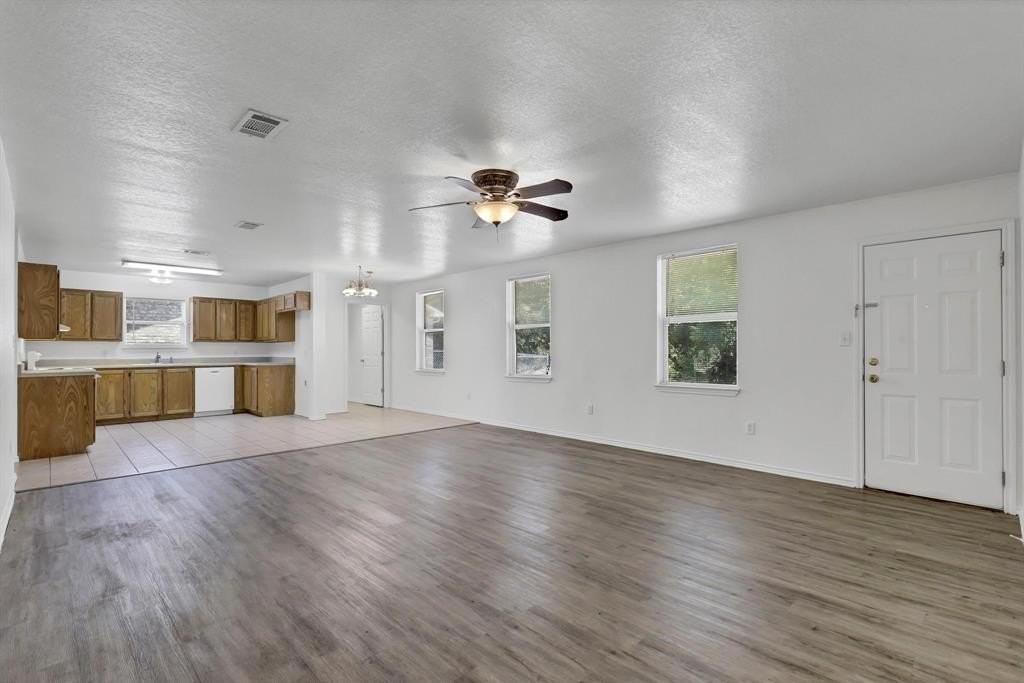 206 Bobbie Ann Ct - Photo 2 of 16