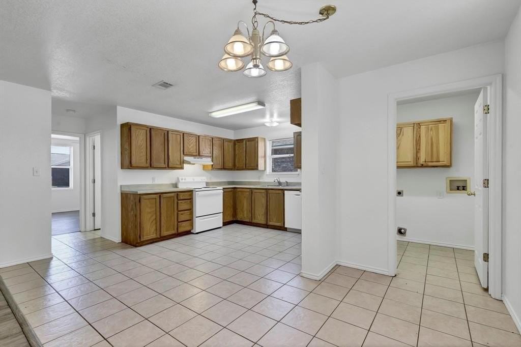 206 Bobbie Ann Ct - Photo 3 of 16