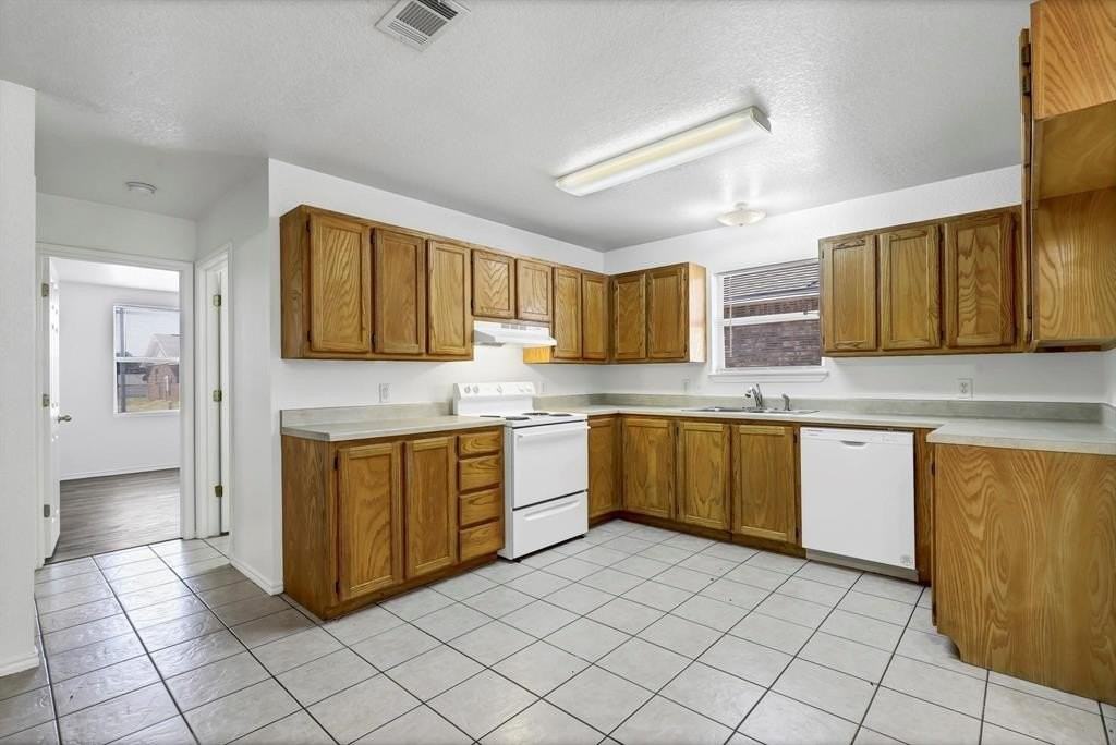 206 Bobbie Ann Ct - Photo 4 of 16