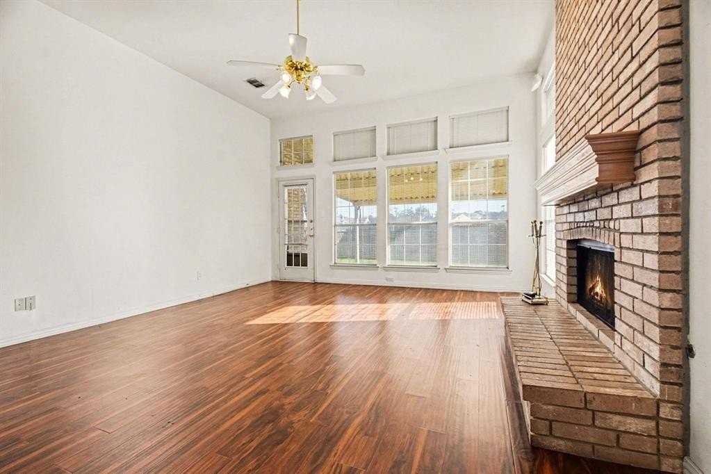 1005 Creek Bnd - Photo 6 of 30