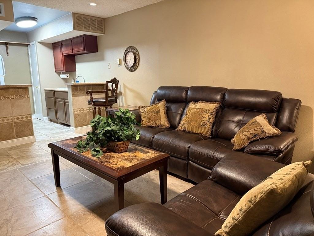 6701 Eastridge Rd Apt 1118 - Photo 3 of 8