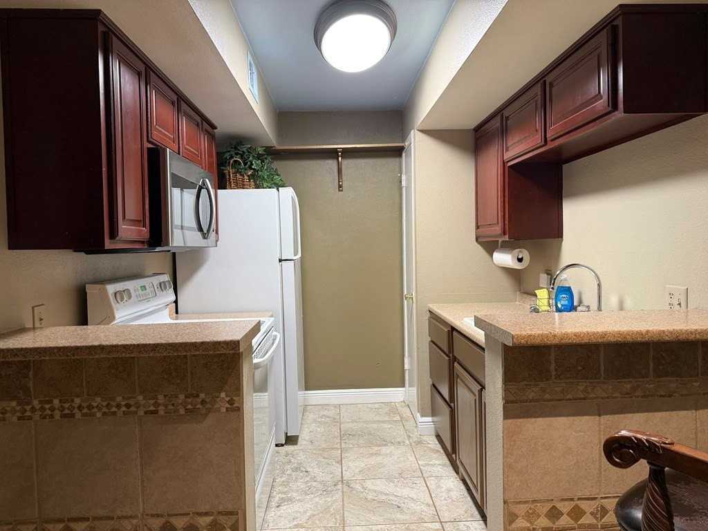 6701 Eastridge Rd Apt 1118 - Photo 5 of 8