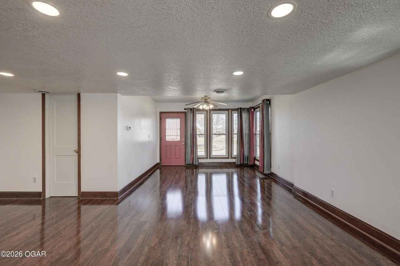 6475 Se 20th St - Photo 5 of 30