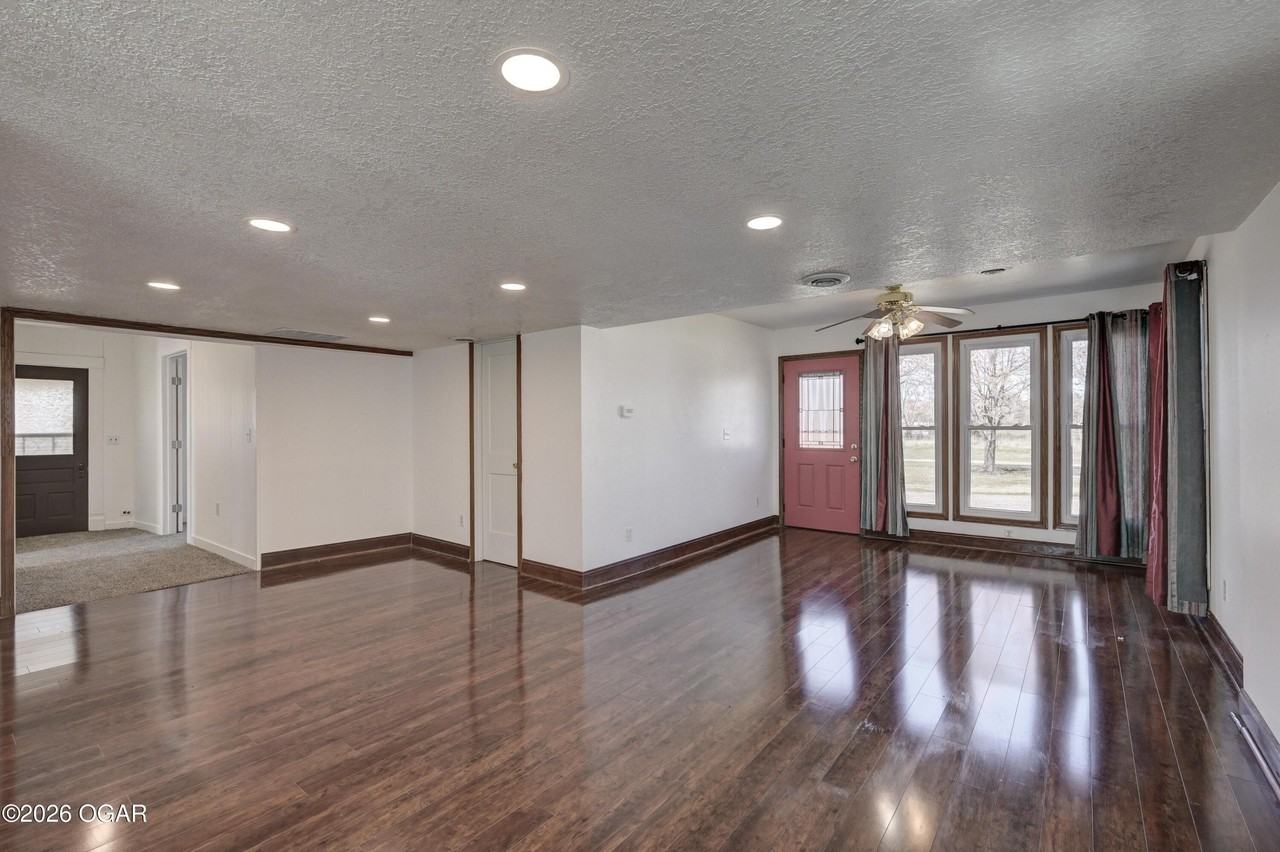 6475 Se 20th St - Photo 6 of 30