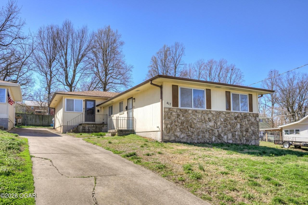 417 W Spring St Apt B - Photo 3 of 25