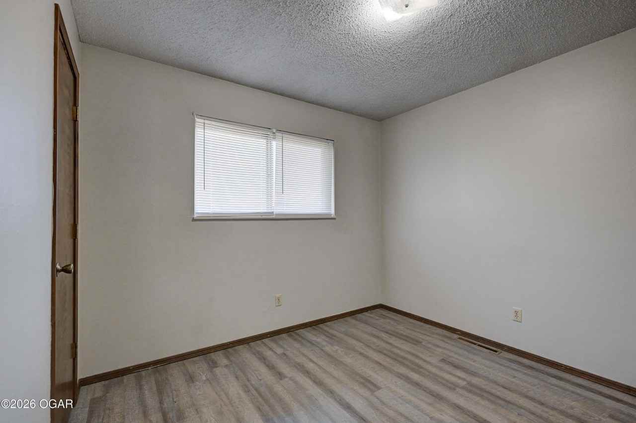 417 W Spring St Apt B - Photo 4 of 25