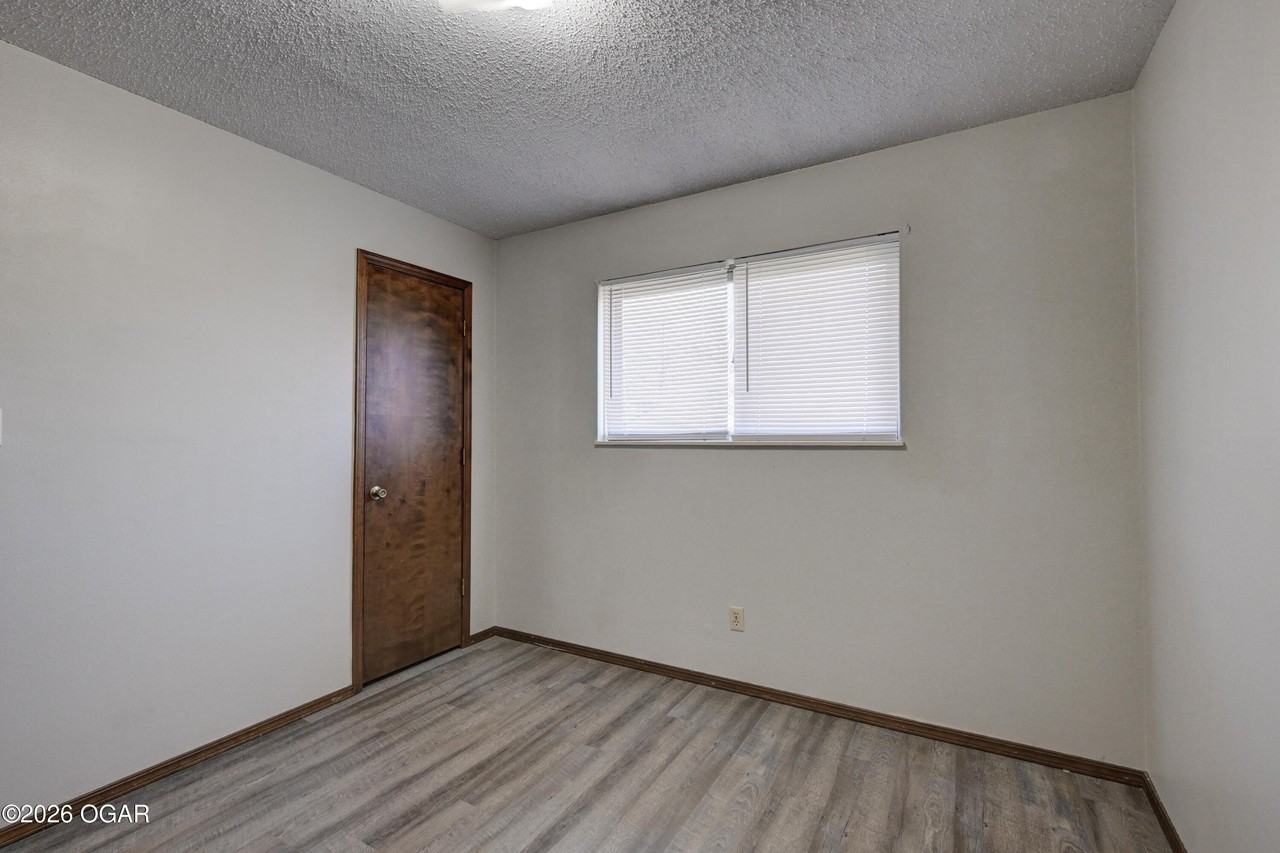 417 W Spring St Apt B - Photo 6 of 25