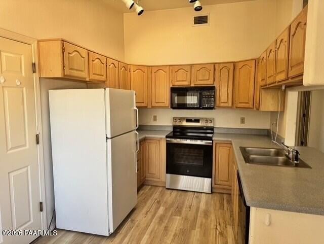 8360 E Stevens Dr Apt B - Photo 2 of 15