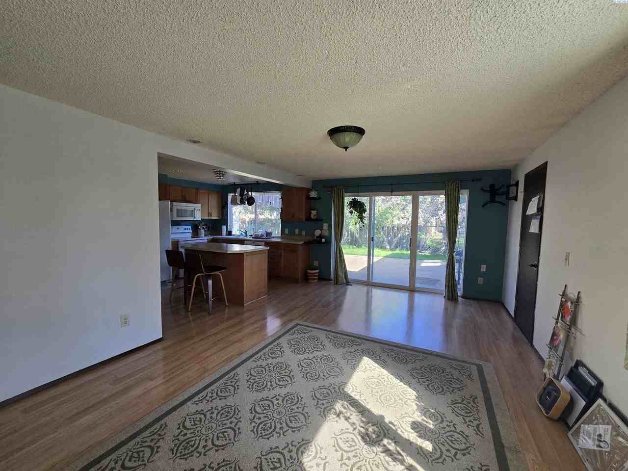 2339 Davison Ave - Photo 4 of 16