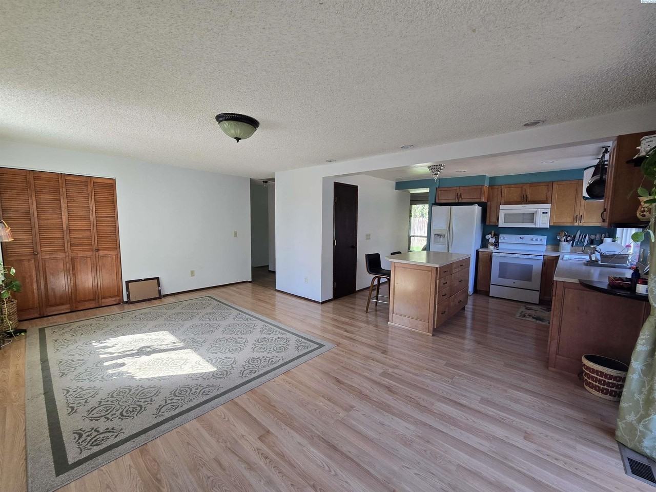 2339 Davison Ave - Photo 5 of 16