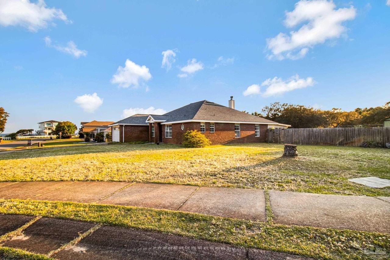 1675 Winding Shore Dr - Photo 3 of 50