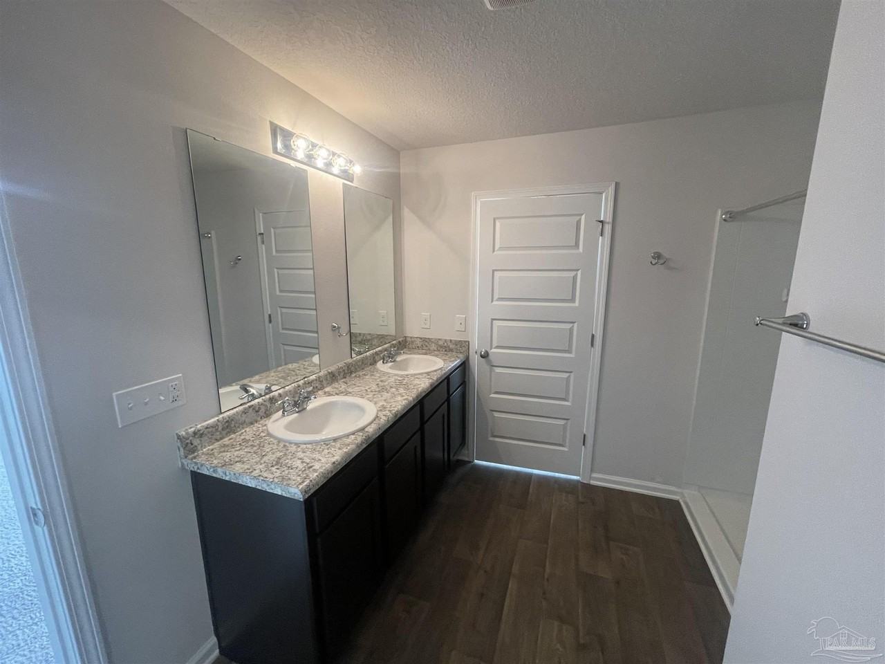 10541 Queens Gate Cir - Photo 3 of 34