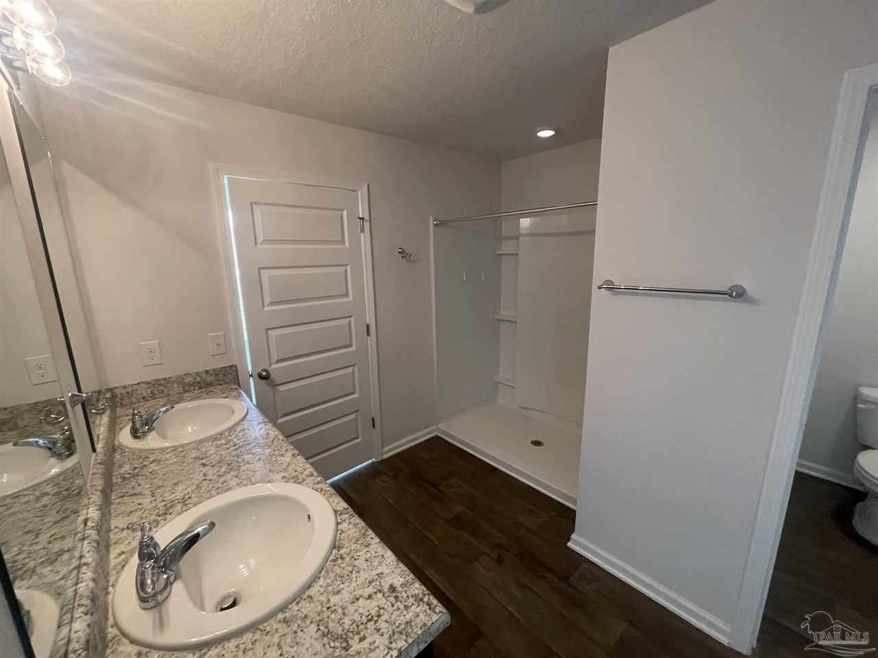 10541 Queens Gate Cir - Photo 4 of 34