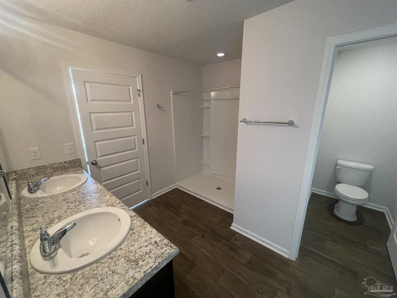 10541 Queens Gate Cir - Photo 5 of 34