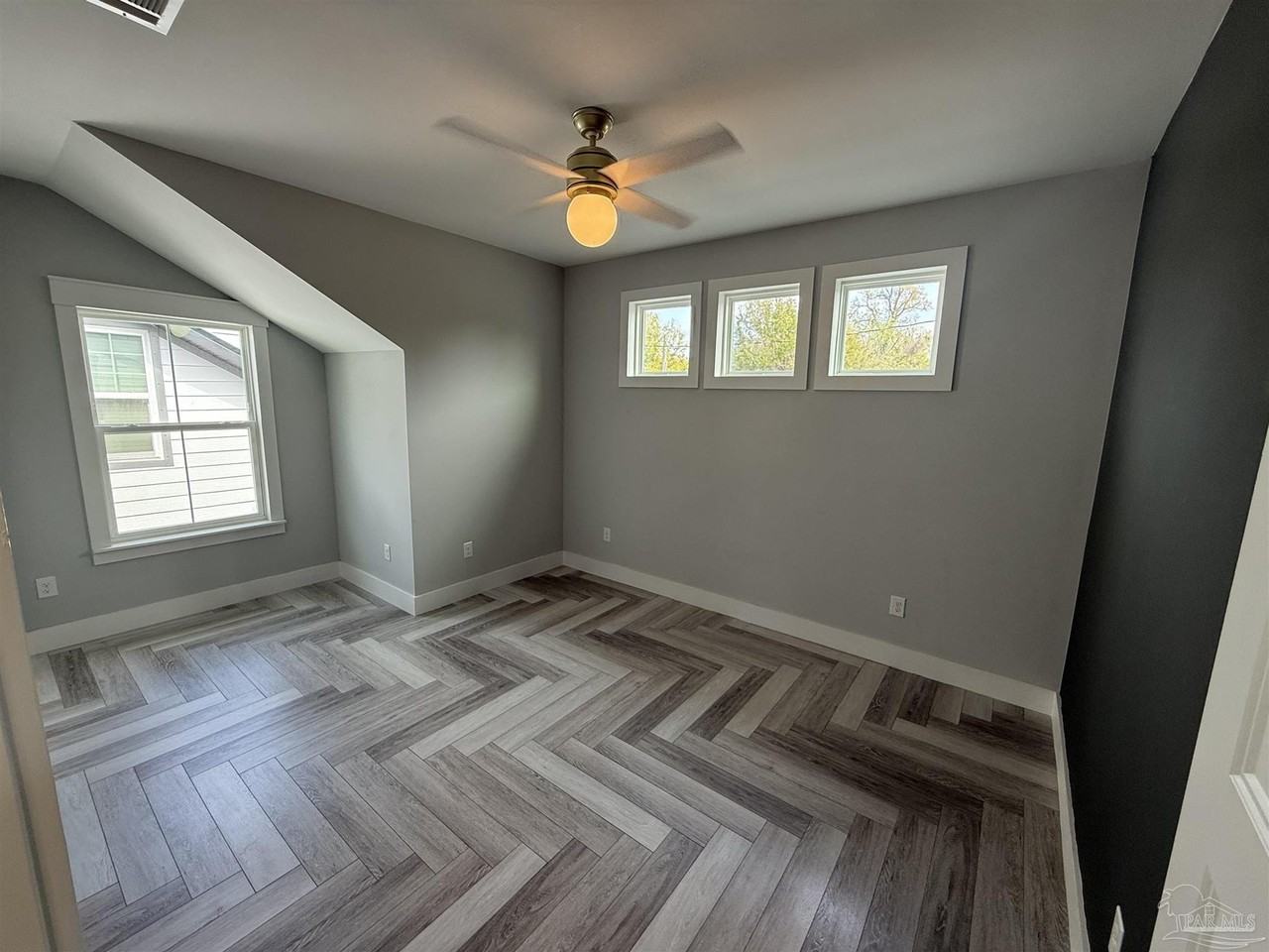 1011 N K St - Photo 2 of 20