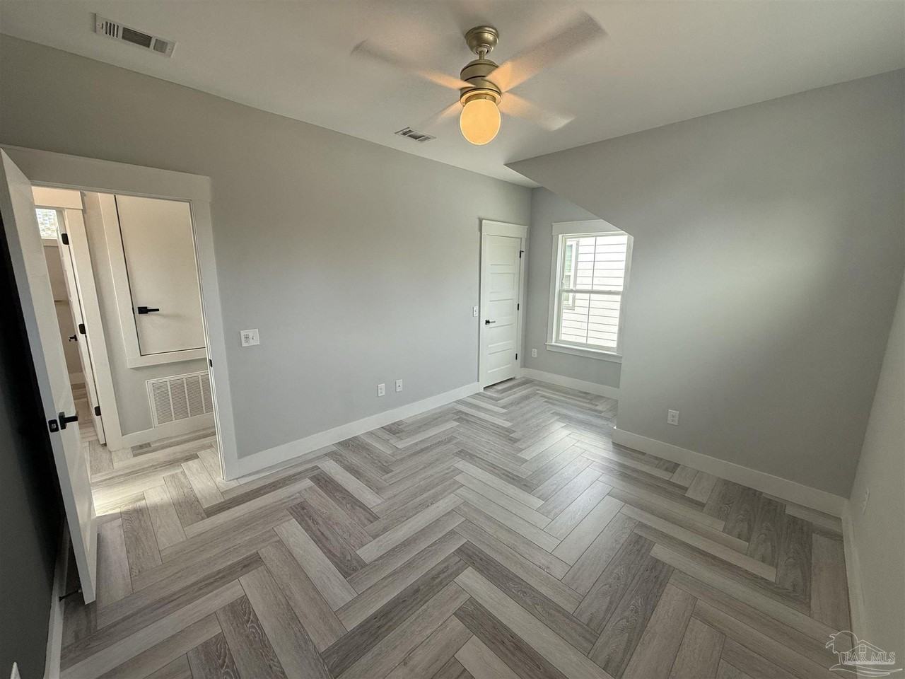 1011 N K St - Photo 3 of 20