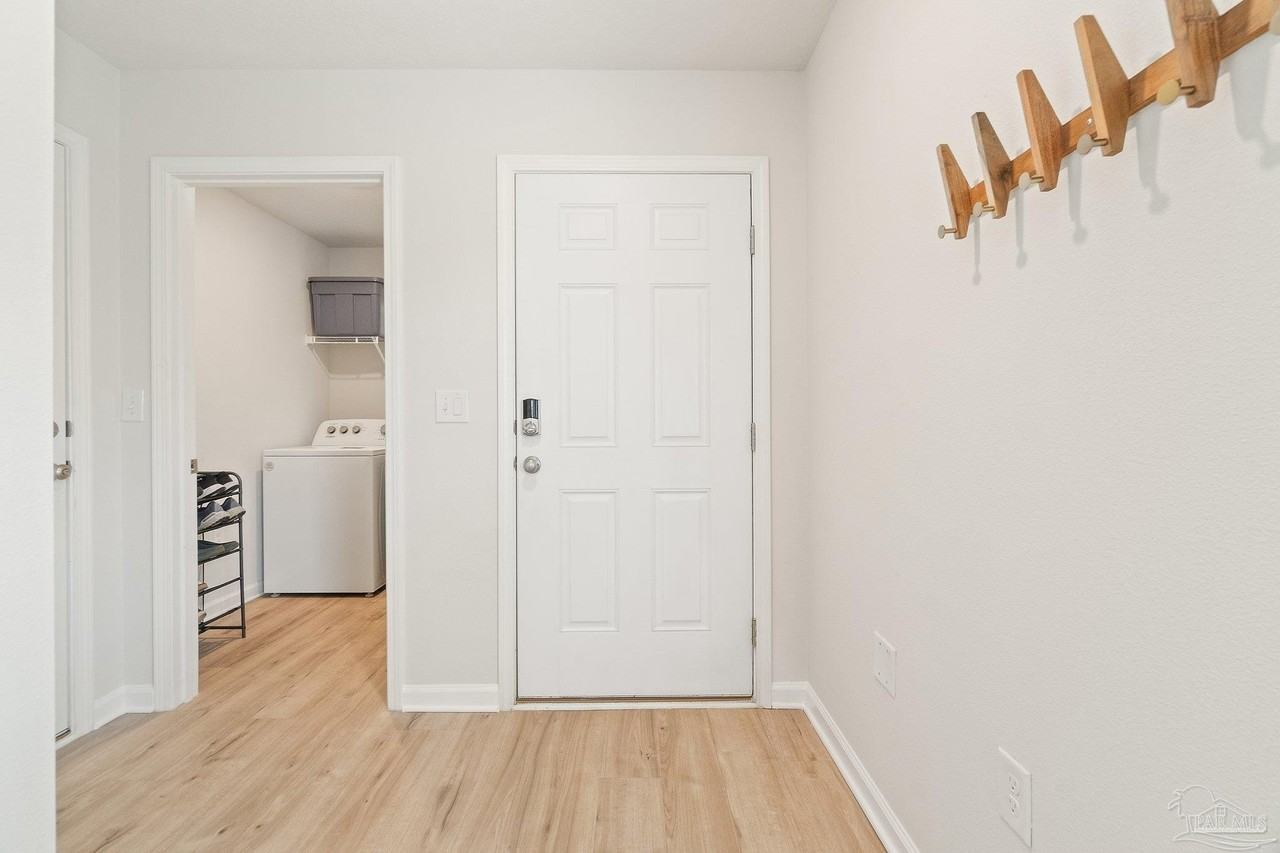 5252 Peach Dr - Photo 2 of 20