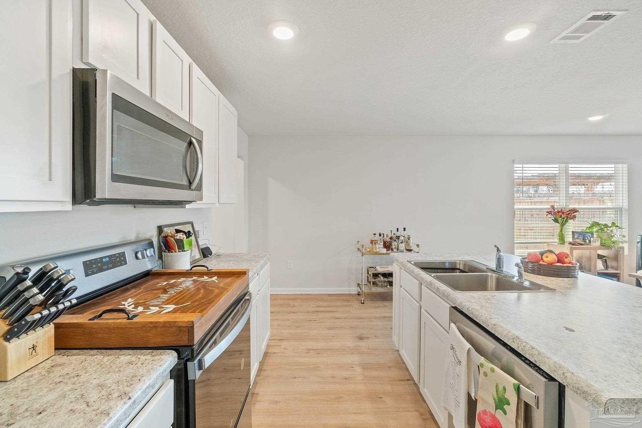 5252 Peach Dr - Photo 3 of 20