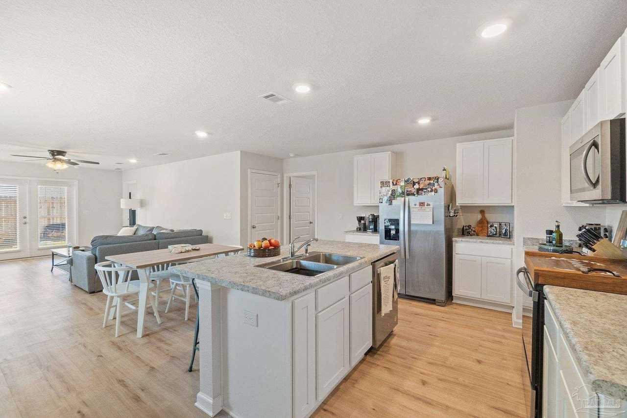 5252 Peach Dr - Photo 5 of 20