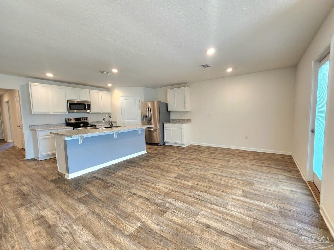 7457 Steeplechase Blvd - Photo 4 of 28