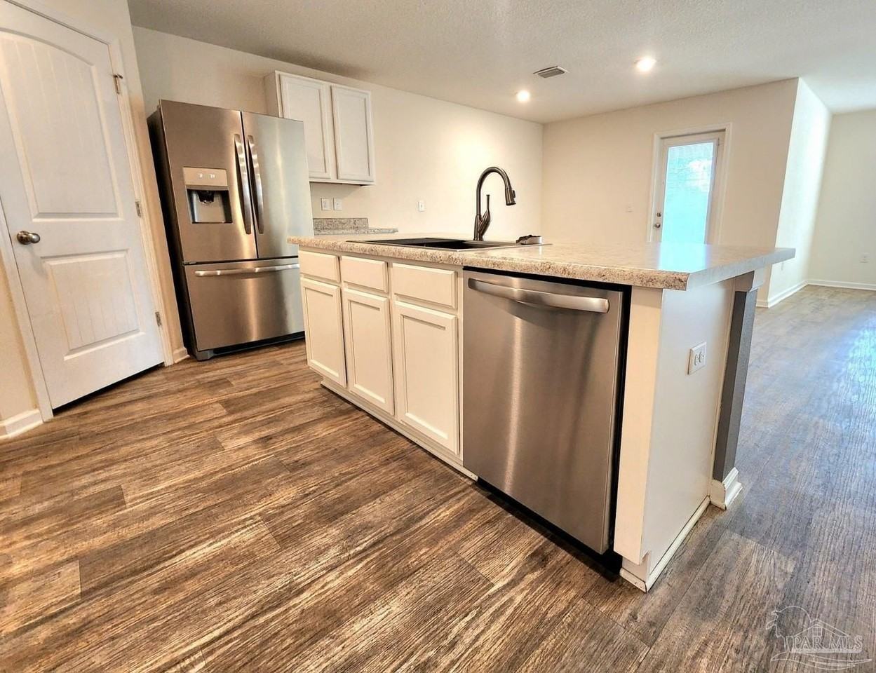 7457 Steeplechase Blvd - Photo 7 of 28