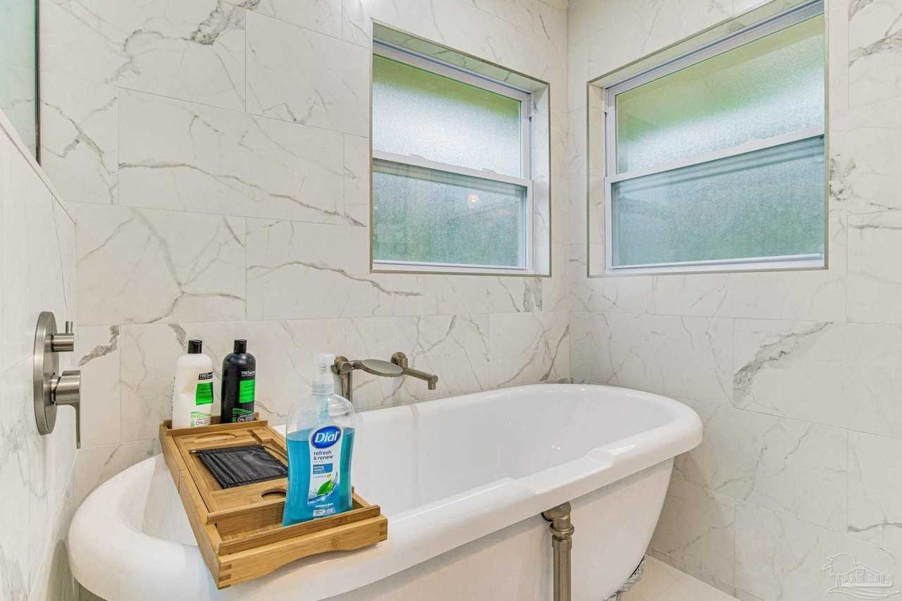 814 W Gonzalez St - Photo 2 of 39