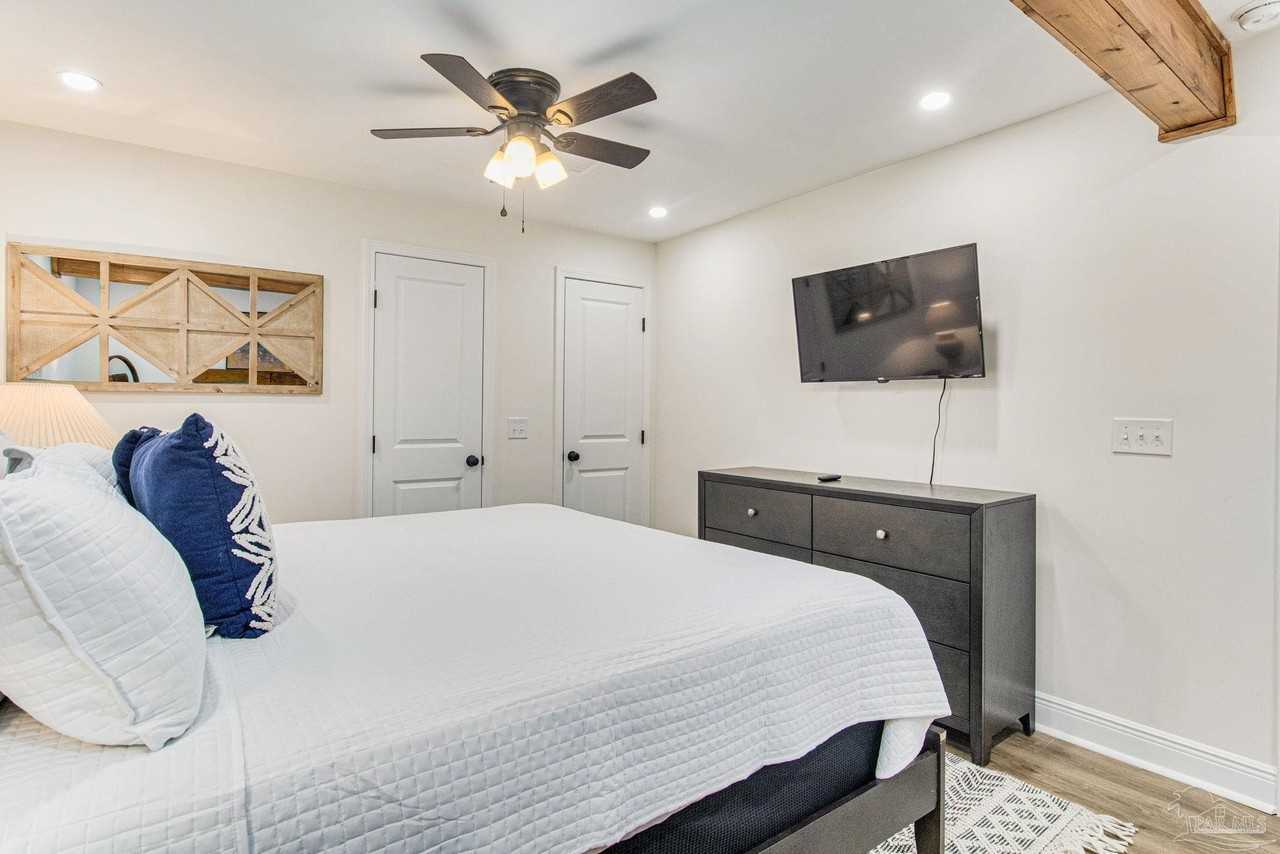 814 W Gonzalez St - Photo 5 of 39