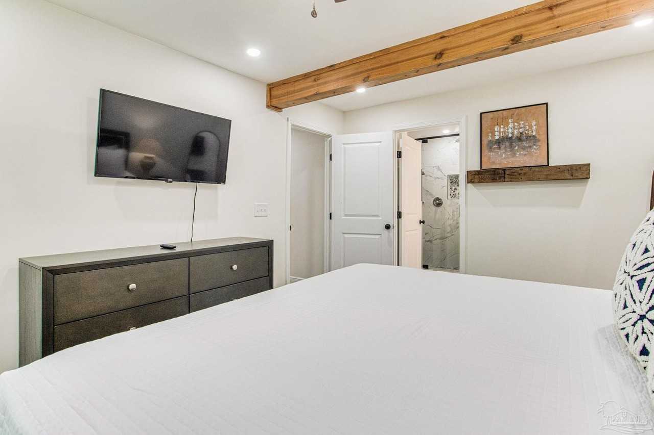 814 W Gonzalez St - Photo 7 of 39