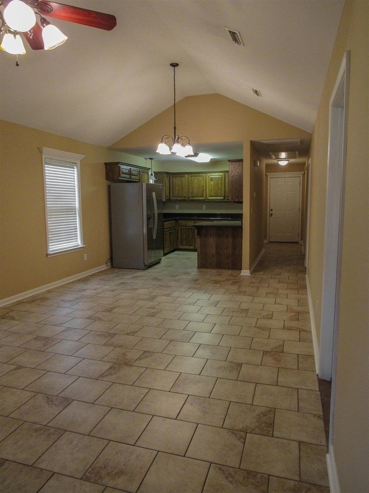 1218 Allen St - Photo 5 of 17