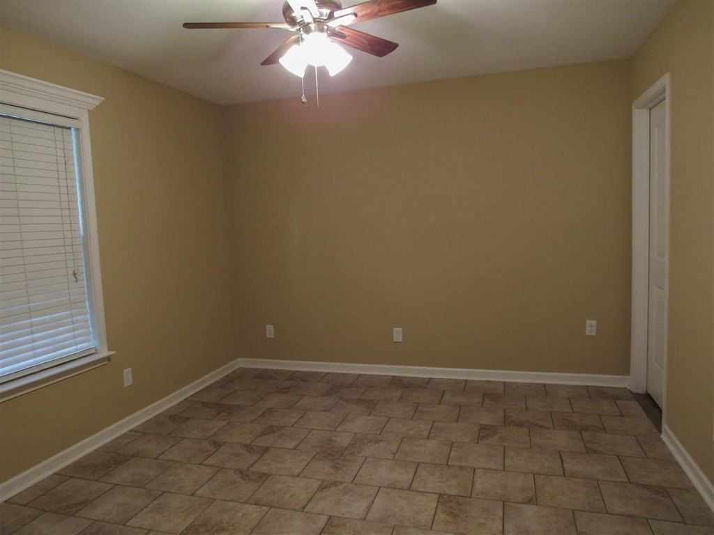 1218 Allen St - Photo 6 of 17