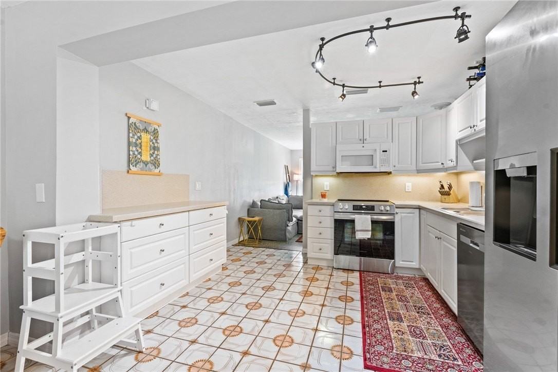 1621 5th Ave - Photo 6 of 25