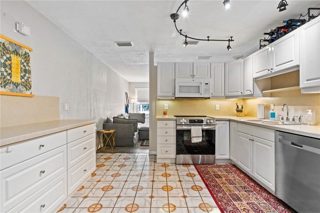 1621 5th Ave - Photo 7 of 25