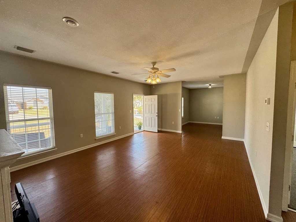 2008 Marvin Ave - Photo 4 of 31