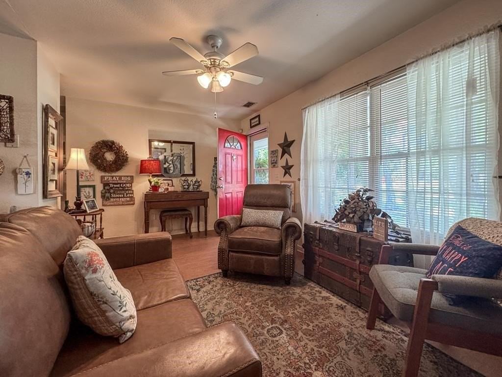 318 Earl King St - Photo 6 of 16